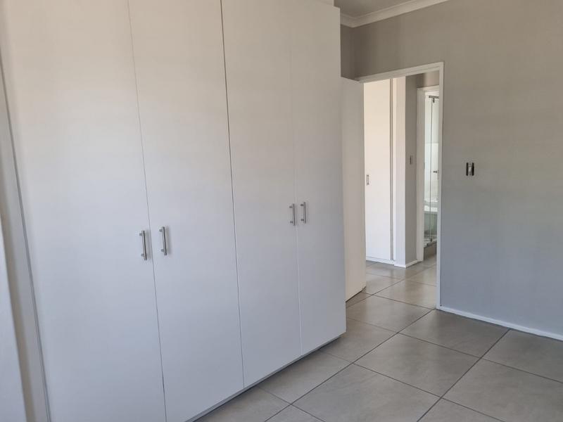 To Let 2 Bedroom Property for Rent in Oakglen Western Cape